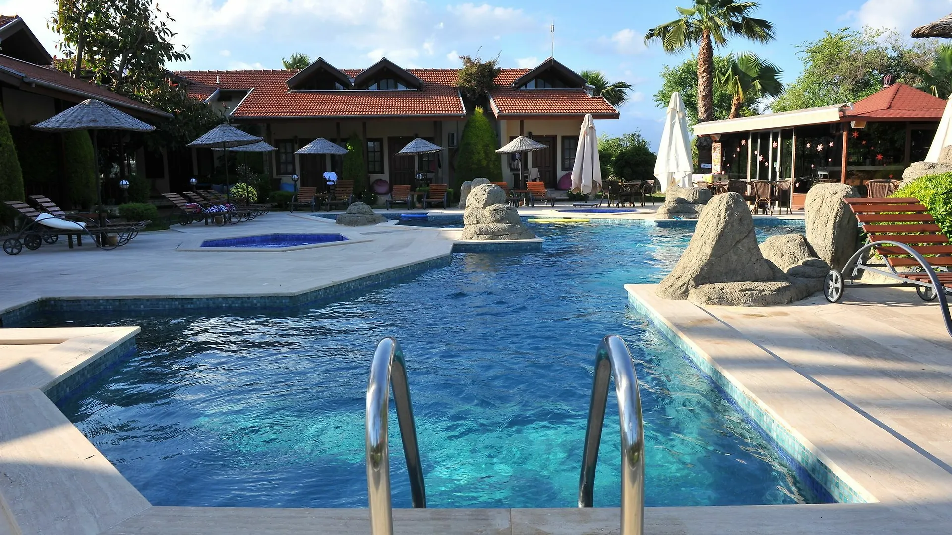 Grenadine Lodge داليان